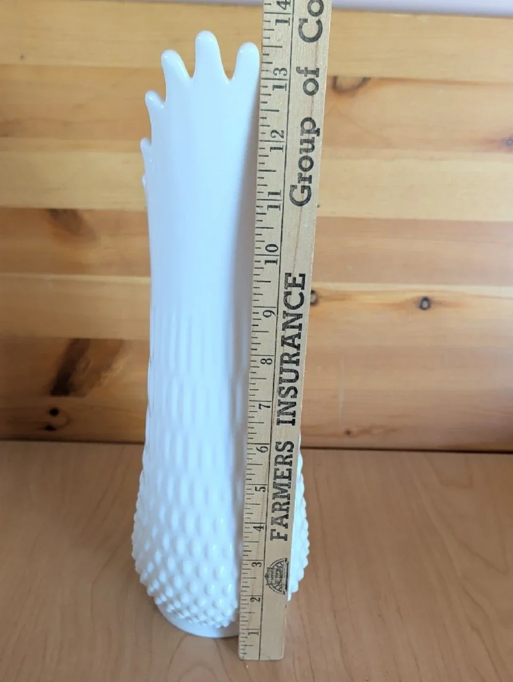 VTG. Fenton, White Hobnail Glass Vase - Elegant Home Accents.🌟🌟🌟
